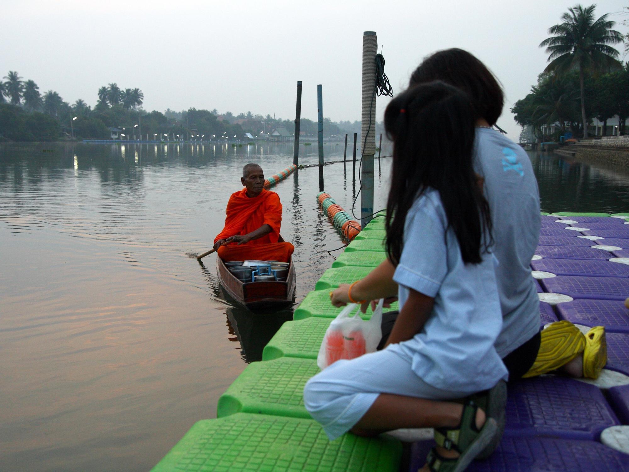 Maeklong Marina Resort Ratchaburi Exterior photo